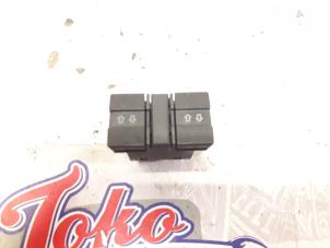 Gebruikte Elektrisch Raam Schakelaar Volkswagen Golf III Cabrio Restyling (1E7) 2.0 Prijs op aanvraag aangeboden door Autodemontage Joko B.V.