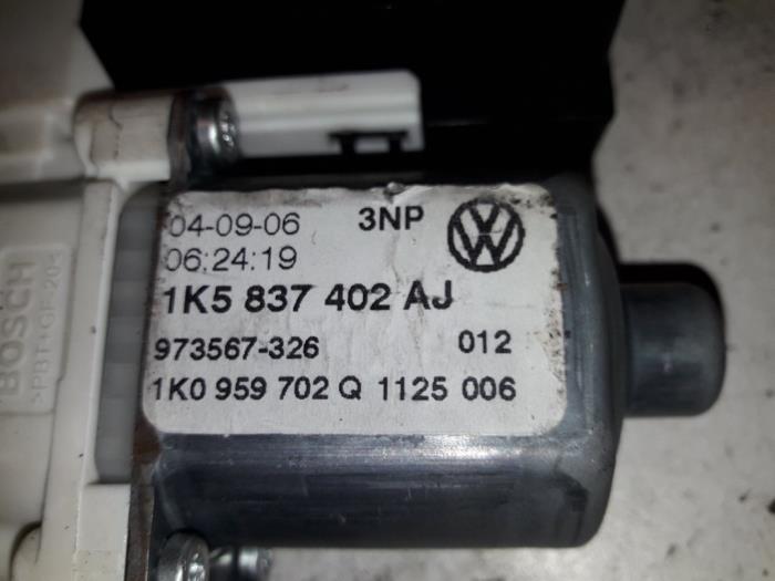 Raammotor Portier van een Volkswagen Jetta III (1K2) 1.9 TDI 2006