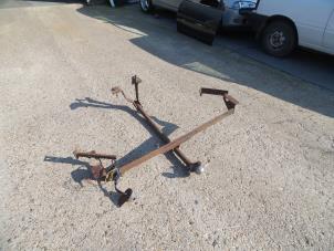 Gebruikte Trekhaak Ford Sierra II 2.0 i (U9) Prijs op aanvraag aangeboden door Autodemontage Joko B.V.