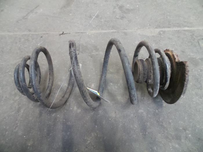 Schroefveer achter van een Opel Astra 1999