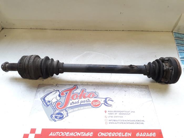 Gebruikte Aandrijfas links-achter BMW 3 serie (E46/4) 318i 16V Prijs op aanvraag aangeboden door Autodemontage Joko B.V.