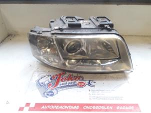 Gebruikte Koplamp rechts Audi A6 Avant Quattro (C5) 2.5 TDI V6 24V Prijs op aanvraag aangeboden door Autodemontage Joko B.V.