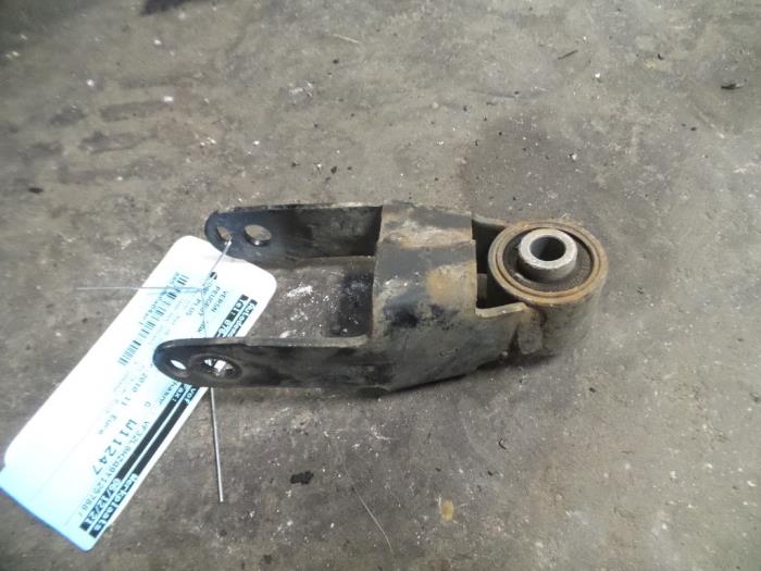 Gebruikte Versnellingsbak Steun Peugeot 206+ (2L/M) 1.4 HDi Prijs op aanvraag aangeboden door Autodemontage Joko B.V.