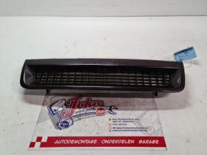 Gebruikte Grille Opel Vectra A (88/89) 2000 i 16V Prijs op aanvraag aangeboden door Autodemontage Joko B.V.