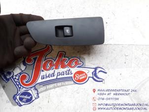 Gebruikte Ruit schakelaar elektrisch BMW 1 serie (E87/87N) 118d 16V Prijs op aanvraag aangeboden door Autodemontage Joko B.V.