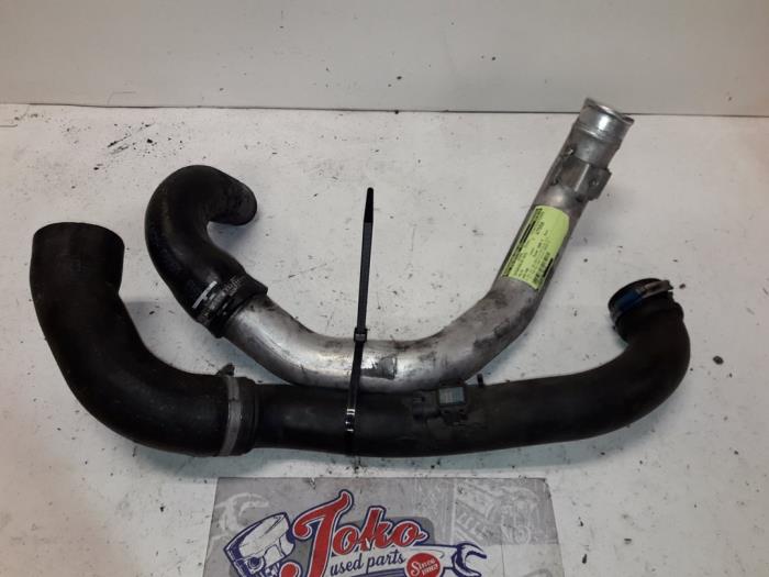 Gebruikte Intercooler Buis Volvo V40 (VW) 1.9 D di Prijs op aanvraag aangeboden door Autodemontage Joko B.V.