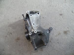 Gebruikte Dynamosteun boven Renault Kangoo (KC) 1.4 Prijs op aanvraag aangeboden door Autodemontage Joko B.V.