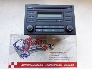 Gebruikte Radio CD Speler Volkswagen Fox (5Z) 1.2 Prijs op aanvraag aangeboden door Autodemontage Joko B.V.