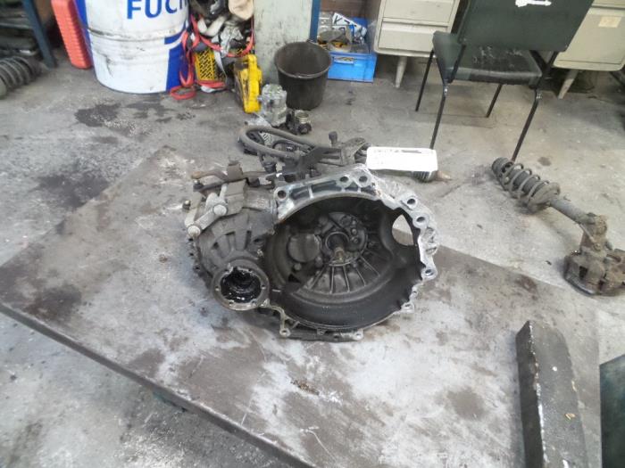 Gebruikte Versnellingsbak Volkswagen Golf IV (1J1) 1.6 Prijs op aanvraag aangeboden door Autodemontage Joko B.V.