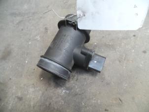 Gebruikte Luchtmassameter Mercedes C Combi (S202) 2.0 C200T 16V Prijs op aanvraag aangeboden door Autodemontage Joko B.V.