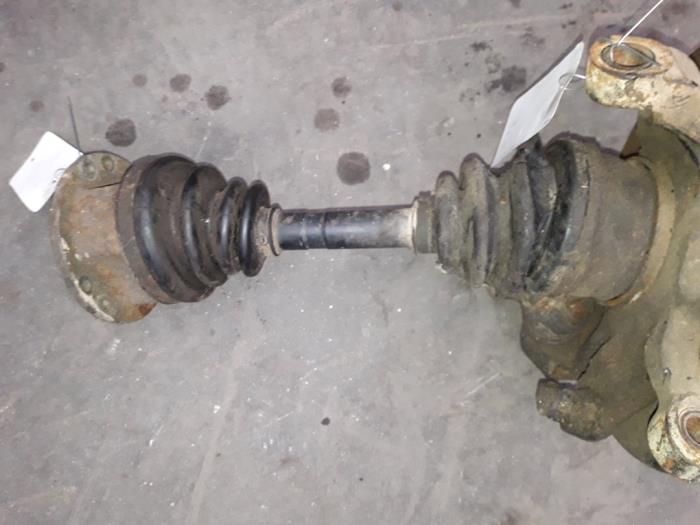 Gebruikte Steekas links-voor Nissan Terrano II (R20/TR50) 2.7 TDi Prijs op aanvraag aangeboden door Autodemontage Joko B.V.