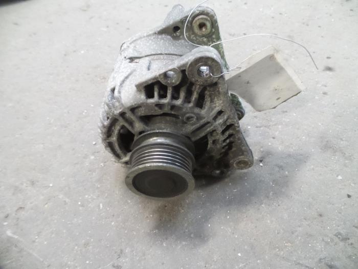 Gebruikte Alternator Volkswagen Polo III (6N2) 1.9 SDI Prijs op aanvraag aangeboden door Autodemontage Joko B.V.