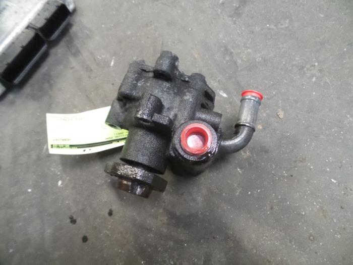 Gebruikte Servopomp Volkswagen Polo III (6N2) 1.9 SDI Prijs op aanvraag aangeboden door Autodemontage Joko B.V.