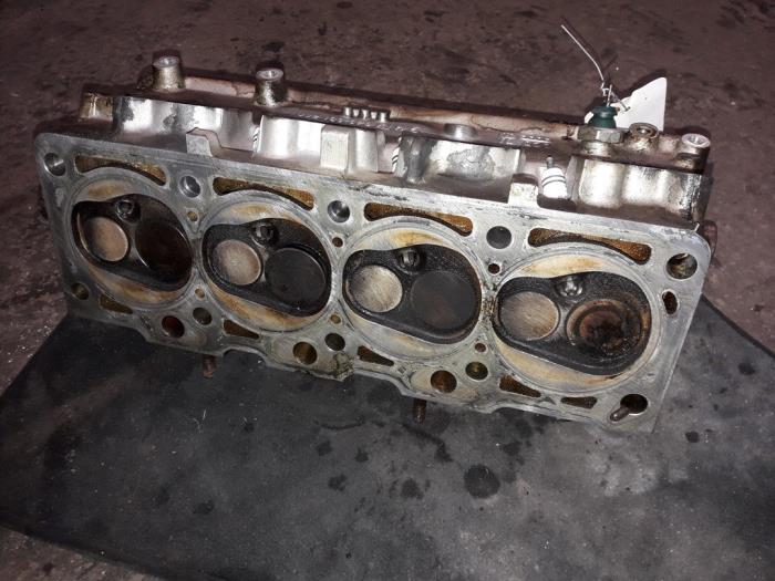 Gebruikte Cilinderkop Volkswagen Polo III (6N1) 1.6i 75 Prijs op aanvraag aangeboden door Autodemontage Joko B.V.