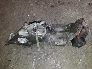 Gebruikte Dynamosteun onder Volkswagen Golf IV (1J1) 1.9 TDI 110 Prijs op aanvraag aangeboden door Autodemontage Joko B.V.