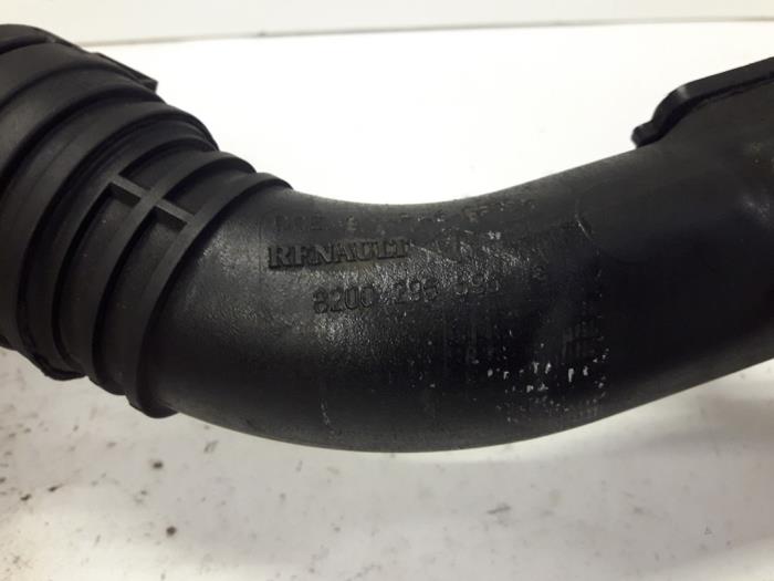 Intercooler Buis van een Renault Modus/Grand Modus (JP) 1.5 dCi 80 2005