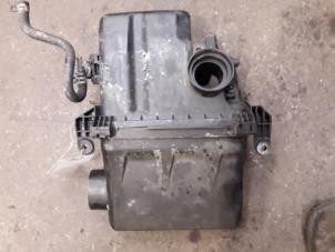 Gebruikte Luchtfilterhuis Toyota Yaris (P1) 1.0 16V VVT-i Prijs op aanvraag aangeboden door Autodemontage Joko B.V.