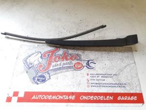 Gebruikte Ruitenwisserarm achter Skoda Fabia III Combi (NJ5) 1.2 TSI 16V Greentech Prijs op aanvraag aangeboden door Autodemontage Joko B.V.