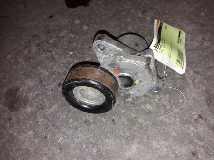 Gebruikte Spanrol Multiriem Kia Cee'd (EDB5) 1.6 CRDi 16V Prijs op aanvraag aangeboden door Autodemontage Joko B.V.