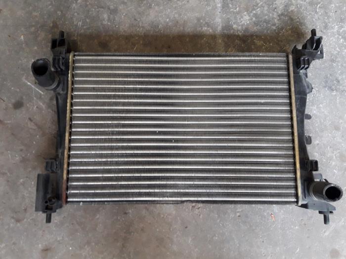 Gebruikte Radiateur Fiat Punto III (199) 1.4 Natural Power Prijs op aanvraag aangeboden door Autodemontage Joko B.V.