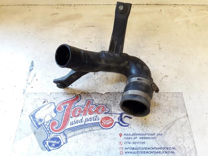 Gebruikte Intercooler Slang Toyota Hilux V/VI 2.4 D 16V 4WD Prijs op aanvraag aangeboden door Autodemontage Joko B.V.