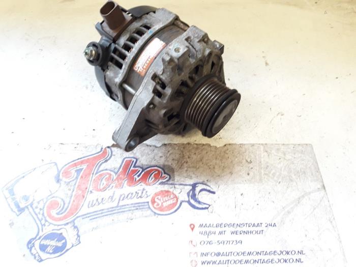 Gebruikte Dynamo Toyota Hilux V/VI 2.4 D 16V 4WD Prijs op aanvraag aangeboden door Autodemontage Joko B.V.