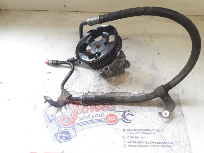 Gebruikte Servopomp Toyota Hilux V/VI 2.4 D 16V 4WD Prijs op aanvraag aangeboden door Autodemontage Joko B.V.