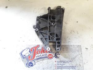 Gebruikte Dynamosteun onder Fiat Doblo Cargo (263) 1.3 MJ 16V DPF Euro 5 Prijs op aanvraag aangeboden door Autodemontage Joko B.V.