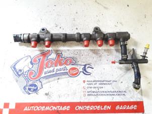 Gebruikte Injector brug Fiat Doblo Cargo (263) 1.3 MJ 16V DPF Euro 5 Prijs op aanvraag aangeboden door Autodemontage Joko B.V.