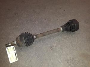 Gebruikte Homokineetas links-voor Volkswagen Bora (1J2) 2.0 Prijs op aanvraag aangeboden door Autodemontage Joko B.V.