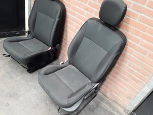 Gebruikte Stoel links Renault Clio III (BR/CR) 1.5 dCi 75 FAP Prijs op aanvraag aangeboden door Autodemontage Joko B.V.