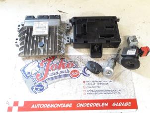 Gebruikte Slotenset Cilinder (compleet) Renault Clio III (BR/CR) 1.5 dCi 75 FAP Prijs op aanvraag aangeboden door Autodemontage Joko B.V.