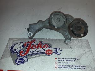 Gebruikte Dynamosteun boven Opel Corsa C (F08/68) 1.7 DTI 16V Prijs op aanvraag aangeboden door Autodemontage Joko B.V.