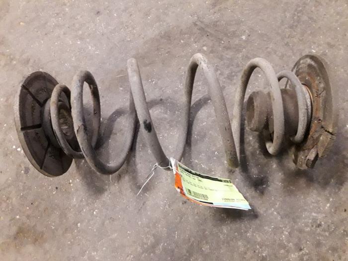 Schroefveer achter van een Opel Astra G (F08/48) 1.2 16V 1998