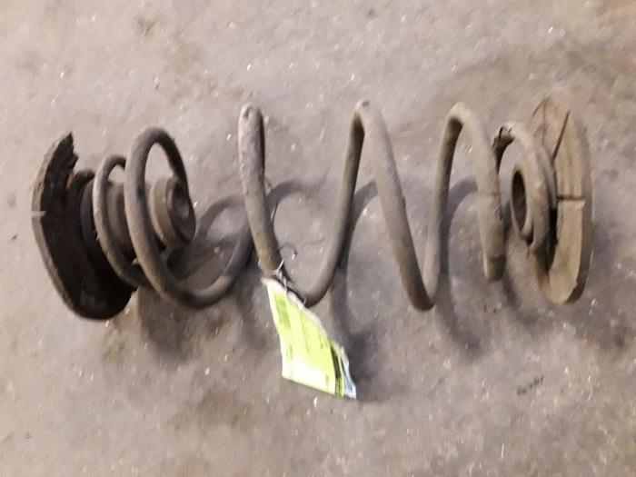 Schroefveer achter van een Opel Astra G (F08/48) 1.2 16V 1998