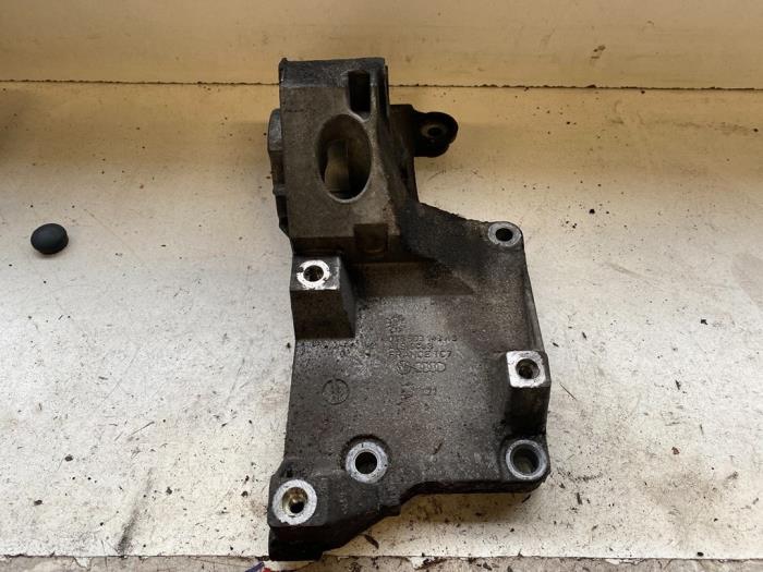Gebruikte Dynamosteun onder Seat Ibiza IV (6J5) 1.9 TDI 105 Prijs op aanvraag aangeboden door Autodemontage Joko B.V.