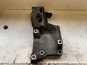 Gebruikte Dynamosteun onder Seat Ibiza IV (6J5) 1.9 TDI 105 Prijs op aanvraag aangeboden door Autodemontage Joko B.V.