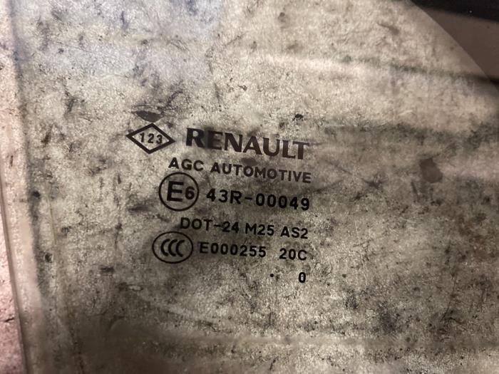 Driehoeks Ruit rechts-voor van een Renault Scénic III (JZ) 1.6 16V 2011