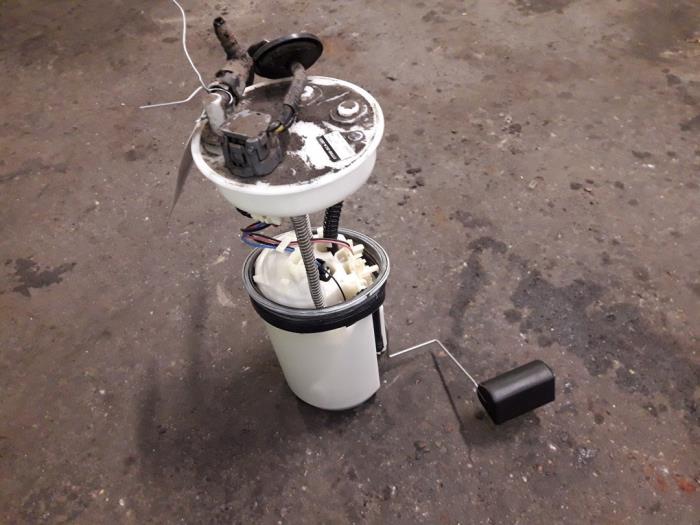 Gebruikte Tank element Pomp Honda CR-V (RD5/6/7/8) 2.0i 16V VTEC Prijs op aanvraag aangeboden door Autodemontage Joko B.V.