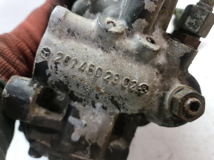 Stuurbekrachtiging Pomp van een Mercedes-Benz 190 (W201) 2.3 E Kat. 1987