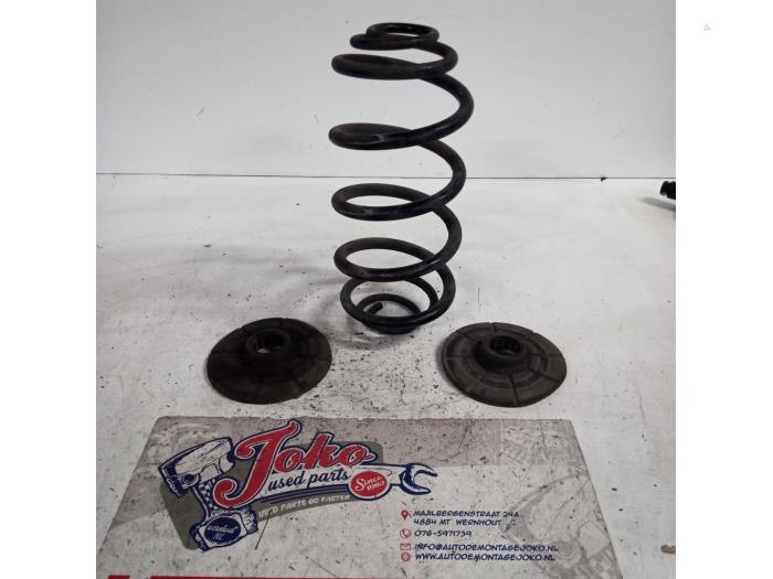 Schroefveer achter van een Opel Astra J (PC6/PD6/PE6/PF6) 1.6 CDTI 16V 2015