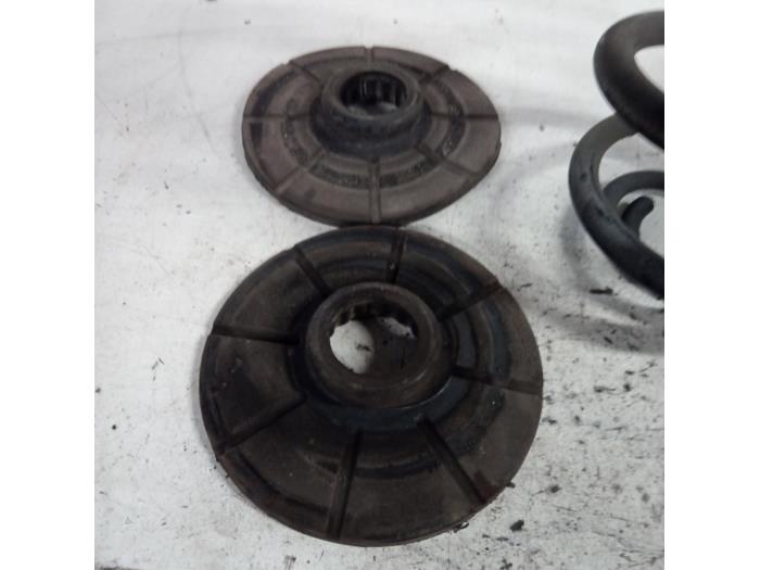 Schroefveer achter van een Opel Astra J (PC6/PD6/PE6/PF6) 1.6 CDTI 16V 2015