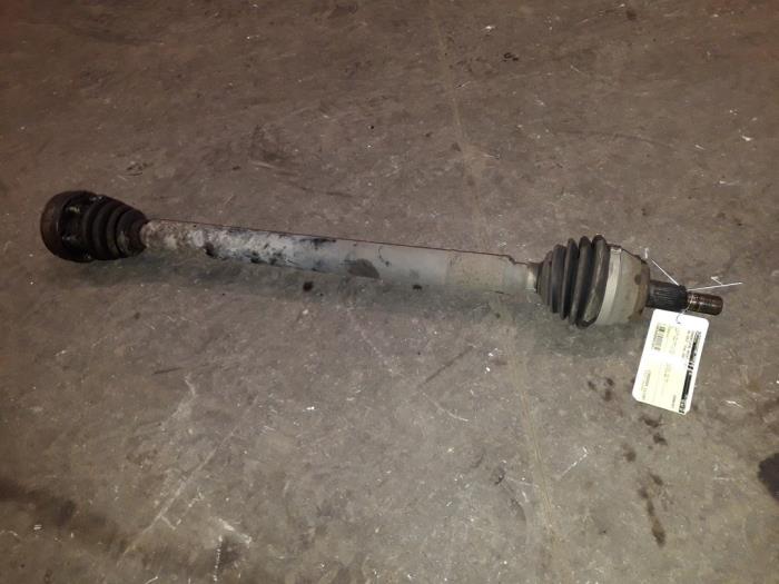 Gebruikte Steekas rechts-voor Volkswagen Golf IV (1J1) 1.9 SDI Prijs op aanvraag aangeboden door Autodemontage Joko B.V.