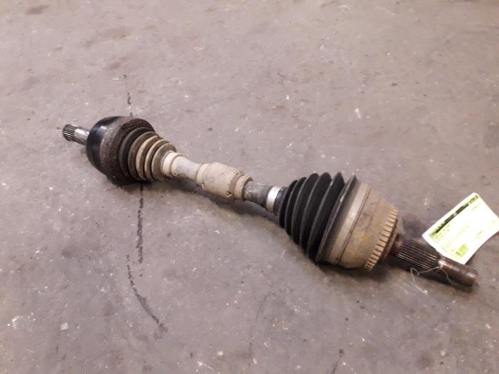 Gebruikte Aandrijfas links-voor Volvo V40 (VW) 1.9 D Prijs op aanvraag aangeboden door Autodemontage Joko B.V.