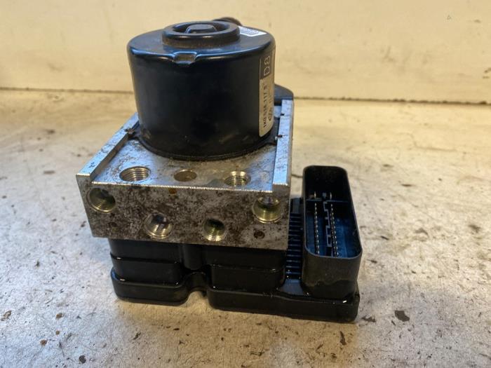 Gebruikte Computer ABS Skoda Octavia (1Z3) 1.2 TSI Prijs op aanvraag aangeboden door Autodemontage Joko B.V.