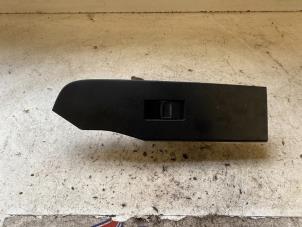 Gebruikte Ruit schakelaar elektrisch Toyota Auris (E18) 1.8 16V Hybrid Prijs op aanvraag aangeboden door Autodemontage Joko B.V.