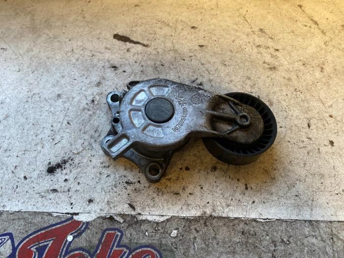 Gebruikte Spanrol Multiriem Peugeot 208 I (CA/CC/CK/CL) 1.4 HDi Prijs op aanvraag aangeboden door Autodemontage Joko B.V.