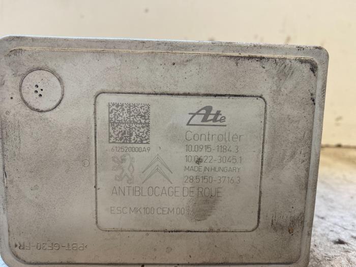 ABS Computer van een Peugeot 208 I (CA/CC/CK/CL) 1.4 HDi 2013