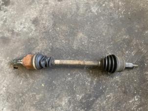 Gebruikte Cardanas links-voor (VWA) Renault Megane III Coupe (DZ) 2.0 16V CVT Prijs op aanvraag aangeboden door Autodemontage Joko B.V.