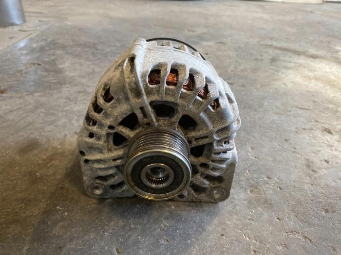 Gebruikte Dynamo Renault Megane III Coupe (DZ) 2.0 16V CVT Prijs op aanvraag aangeboden door Autodemontage Joko B.V.